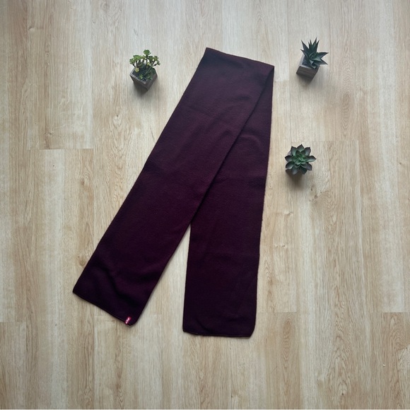 Levi’s Scarf - Picture 2 of 2